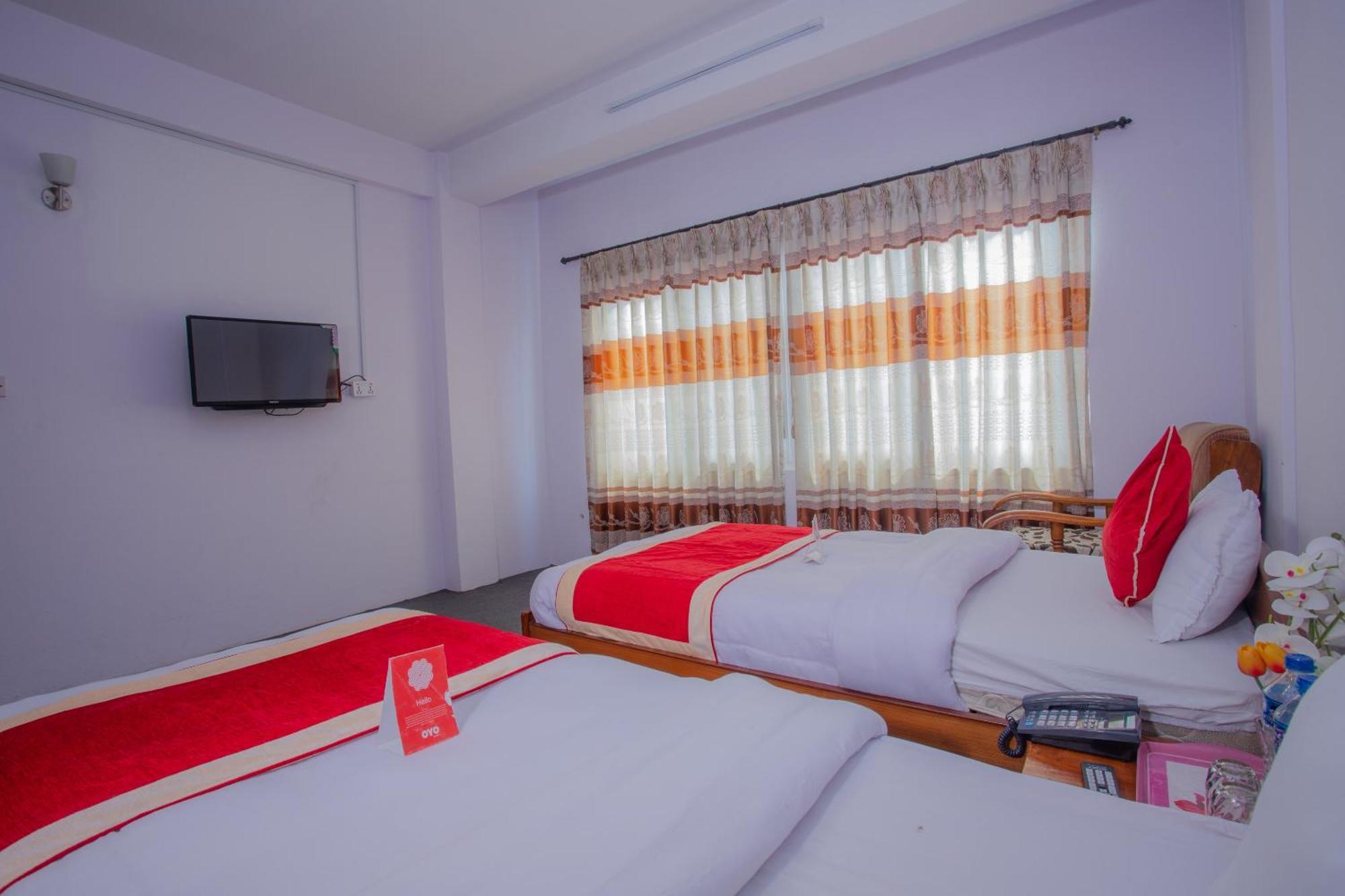 Oyo 135 Lost Garden Apartment And Guest House Катманду Екстериор снимка