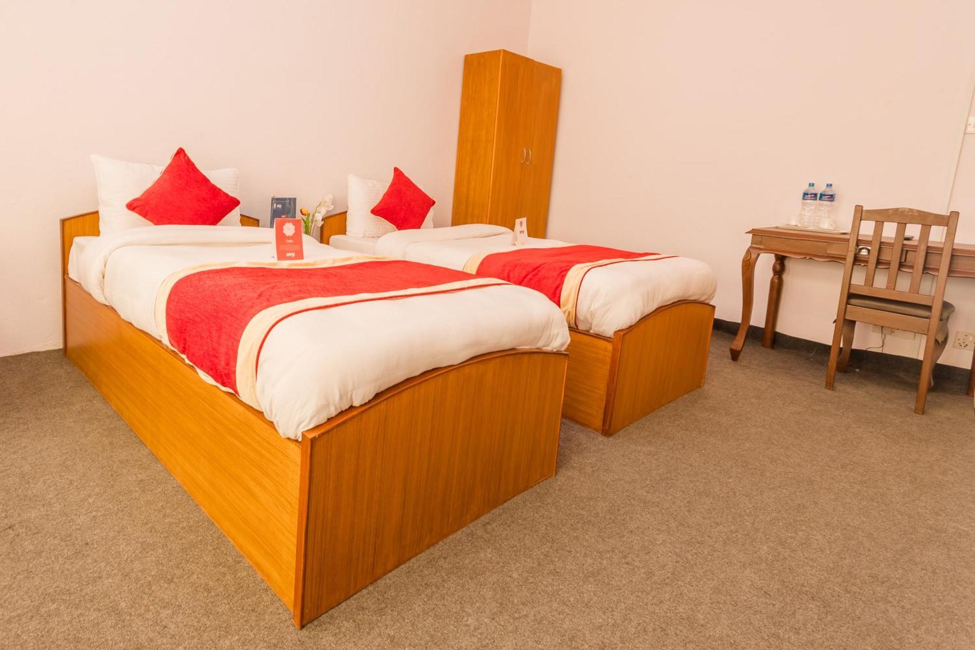 Oyo 135 Lost Garden Apartment And Guest House Катманду Екстериор снимка
