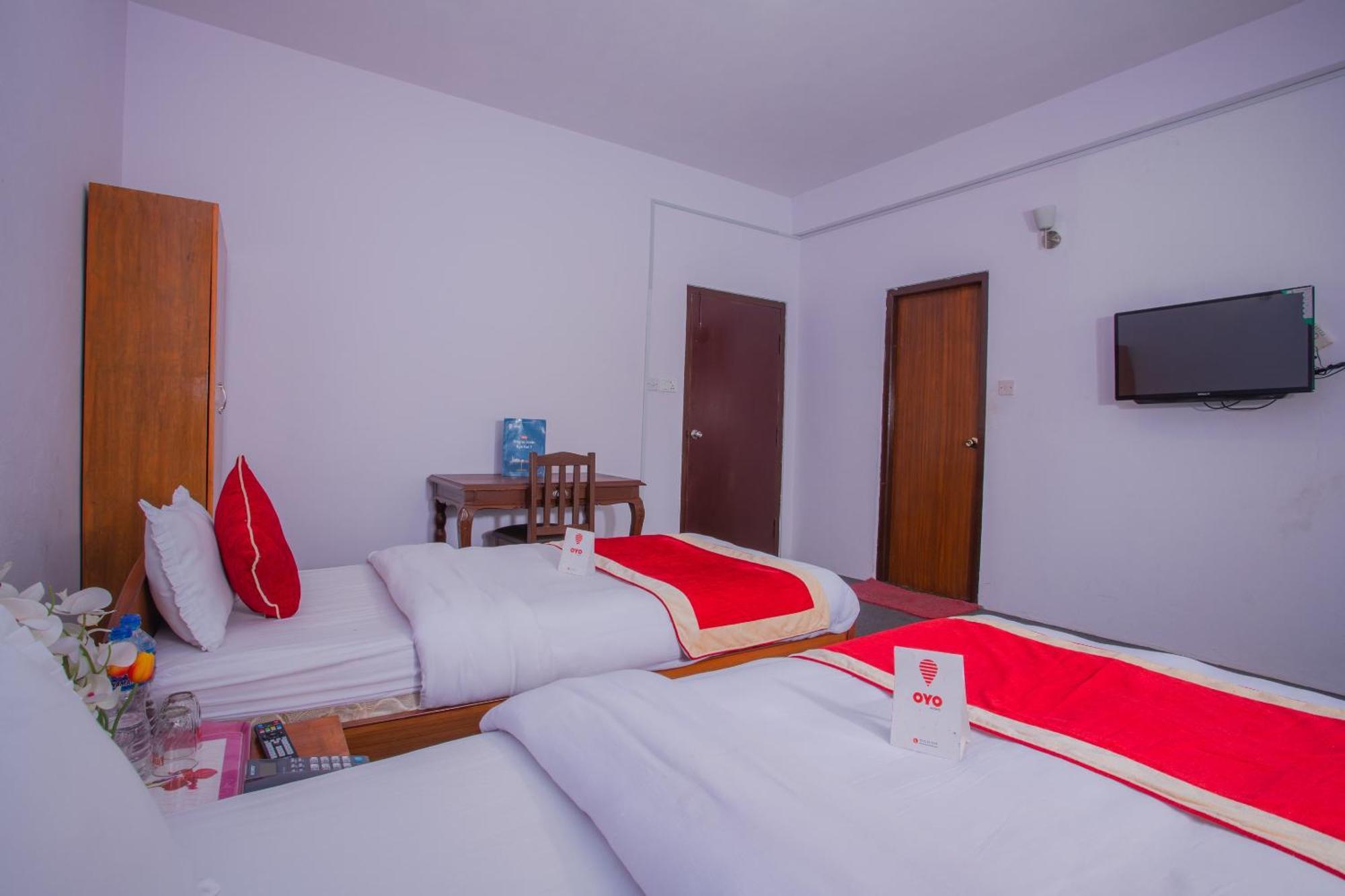 Oyo 135 Lost Garden Apartment And Guest House Катманду Екстериор снимка