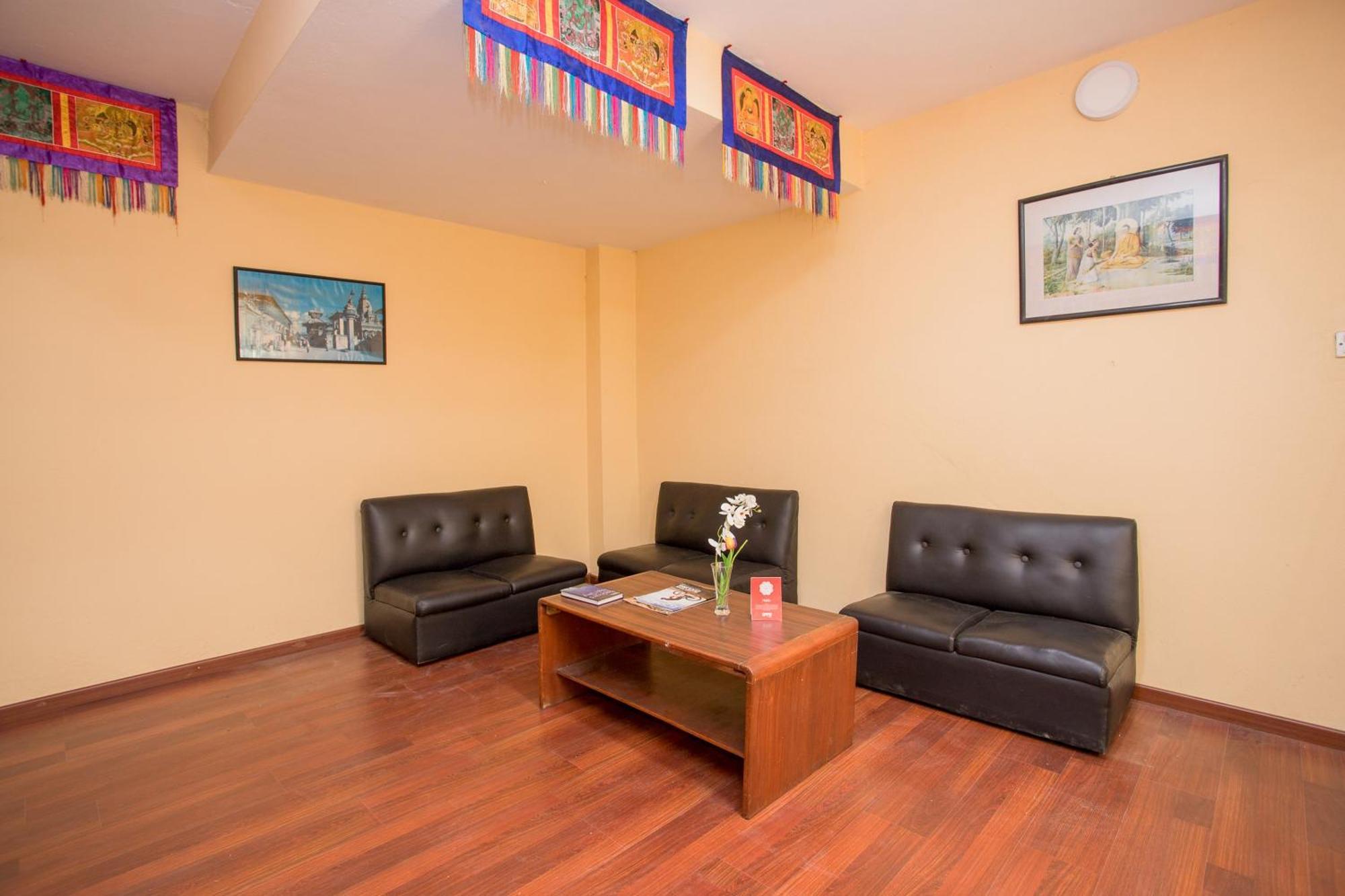 Oyo 135 Lost Garden Apartment And Guest House Катманду Екстериор снимка