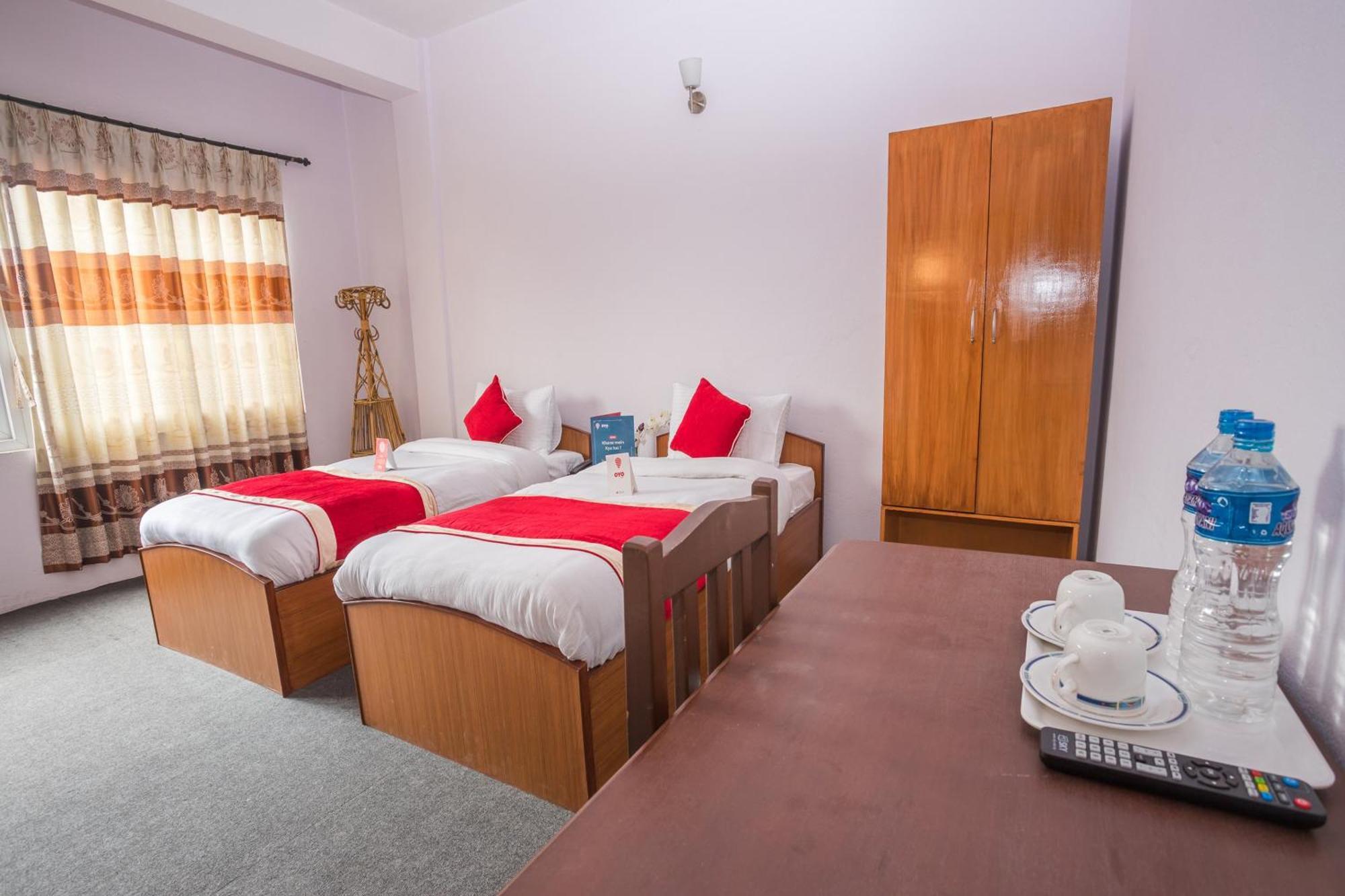 Oyo 135 Lost Garden Apartment And Guest House Катманду Екстериор снимка
