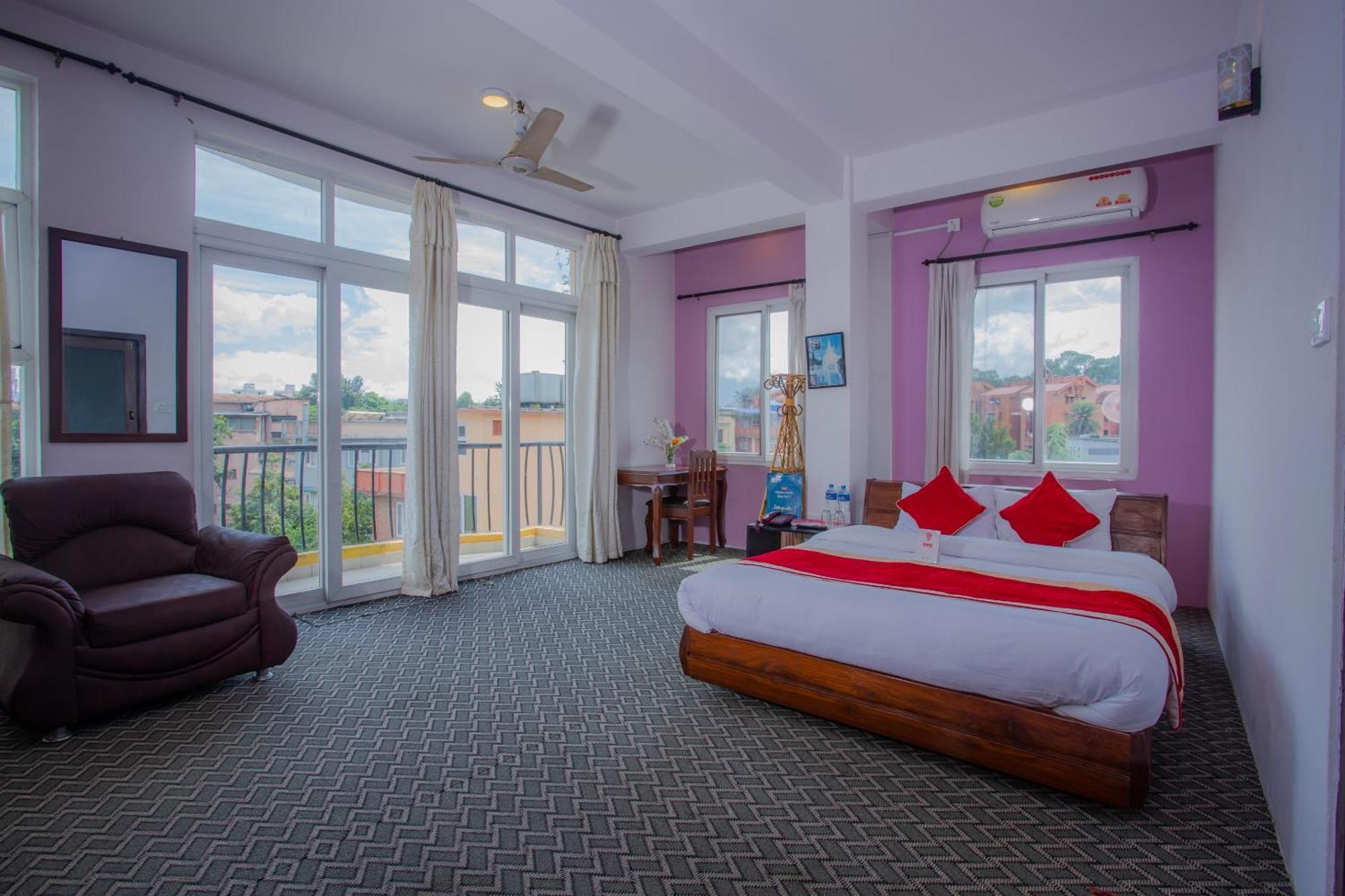 Oyo 135 Lost Garden Apartment And Guest House Катманду Екстериор снимка